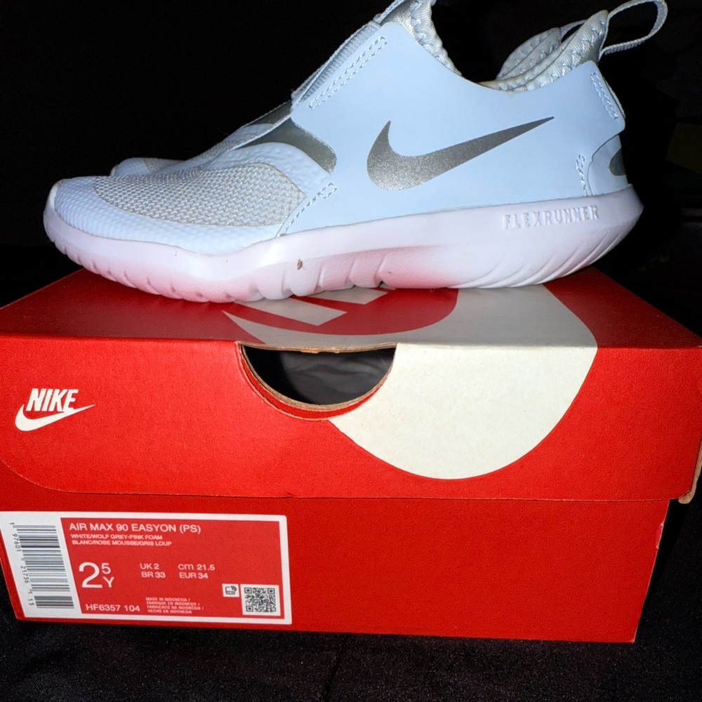 Nike NWT White and Gray Sneakers Classic Design